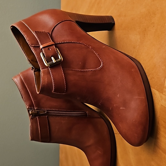 Designer Leather Booties! NWOT. Gorgeous Autumn caramel color. Size 7 1/2 - Picture 2 of 8